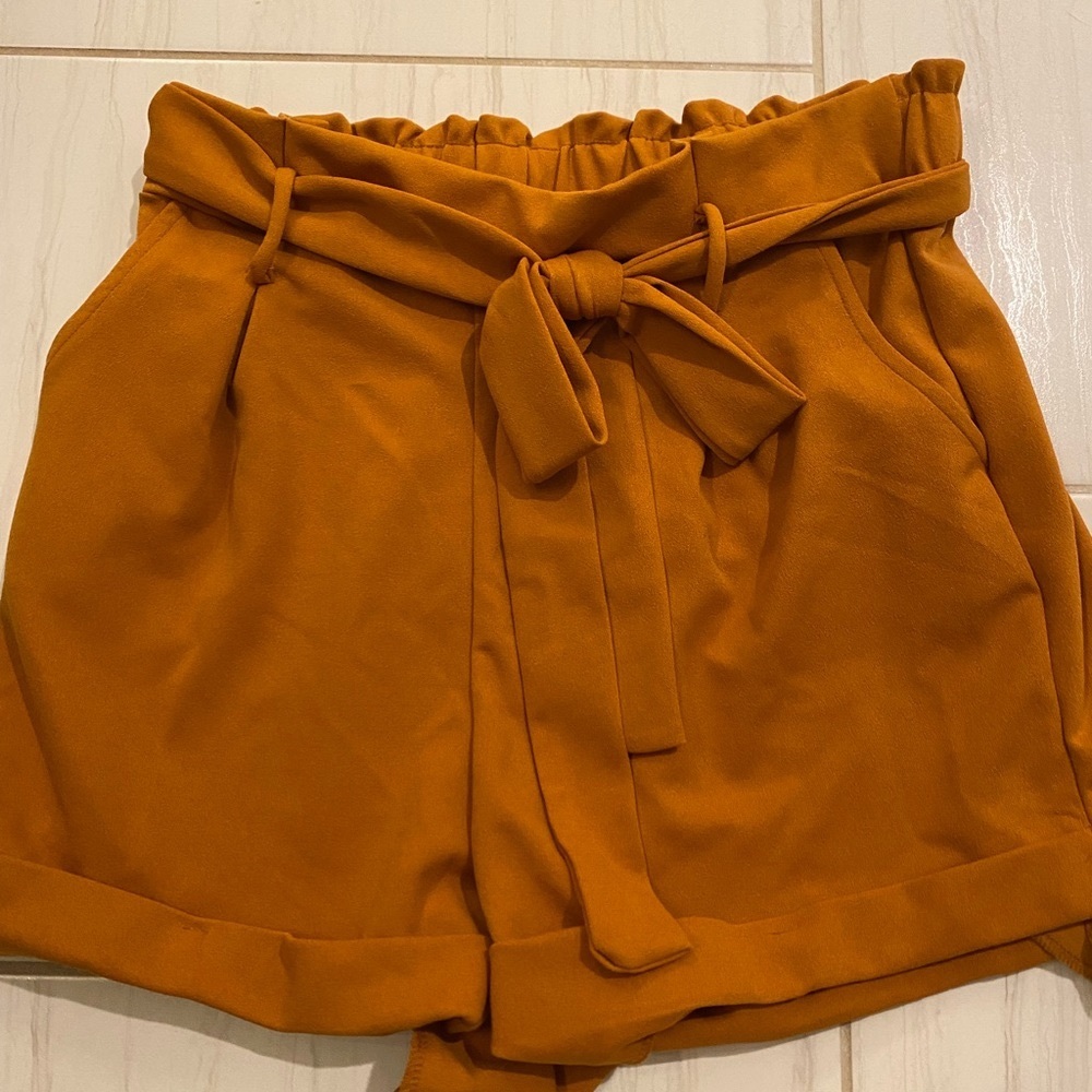 Tie-waist cuffed shorts